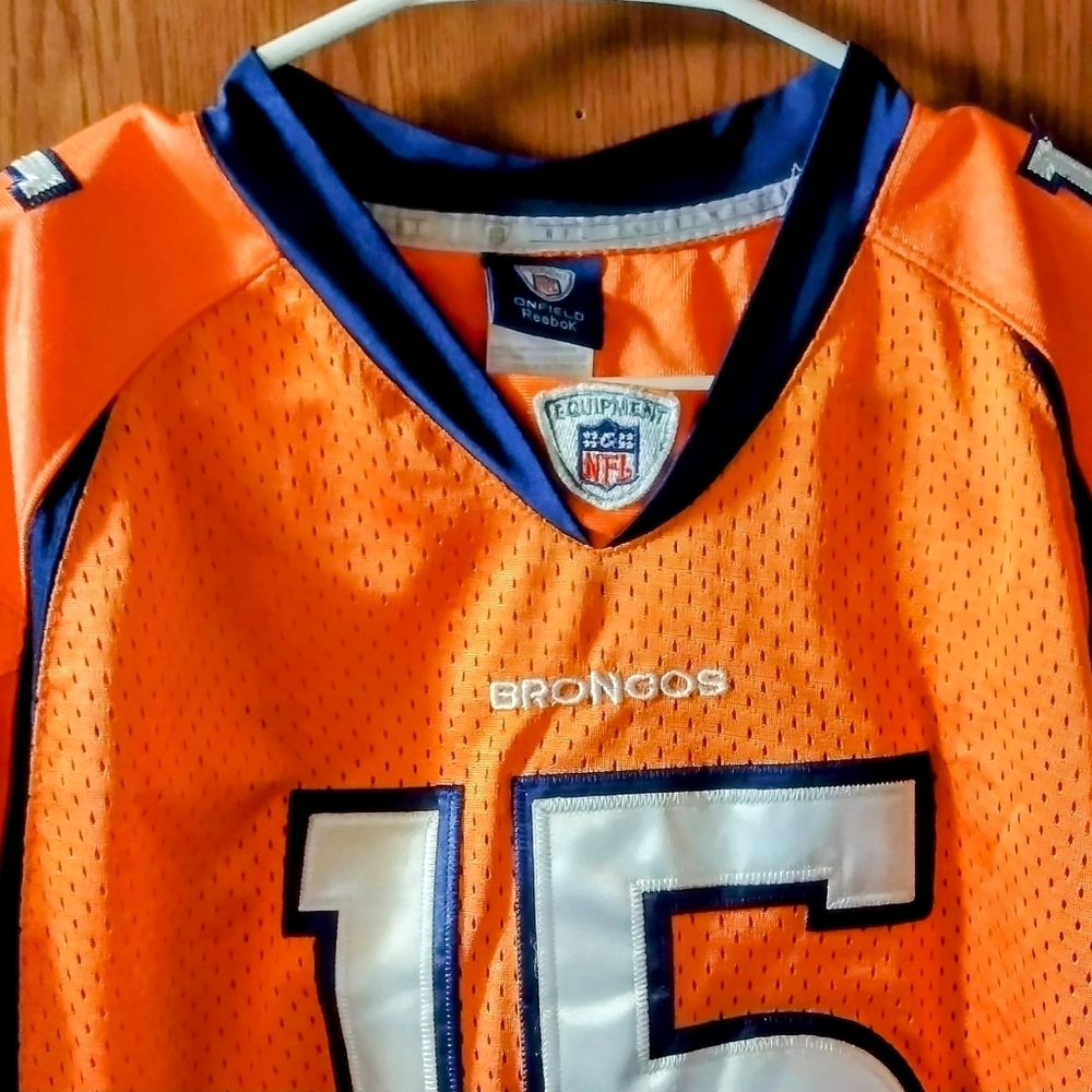 Men's athletic jersey shirt